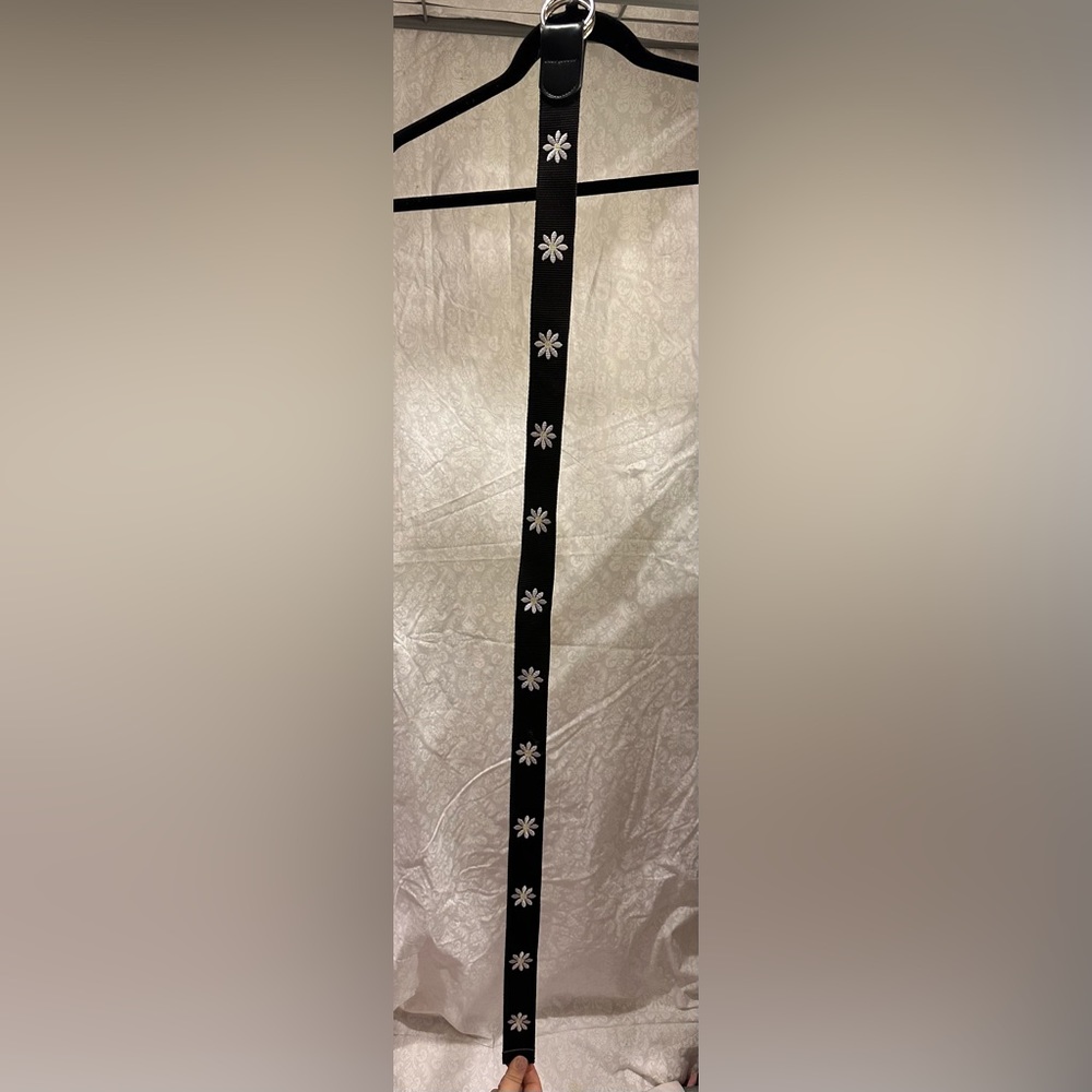 Black cinch belt with embroidered daisies